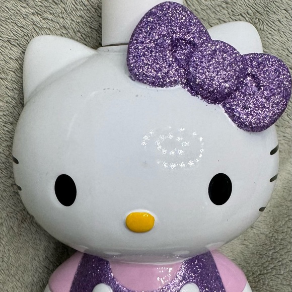 HELLO KITTY LOTION/SOAP DISPENSER W/ PURPLE GLITTER BOW AND OUTFIT NEW - Picture 7 of 7